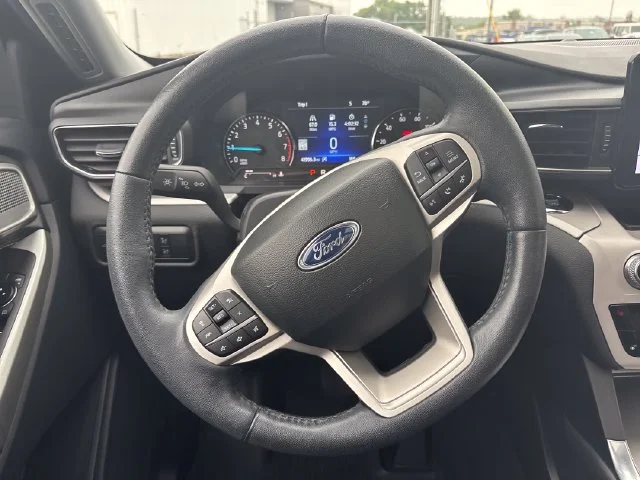 Used 2023 Black Ford XLT image 14