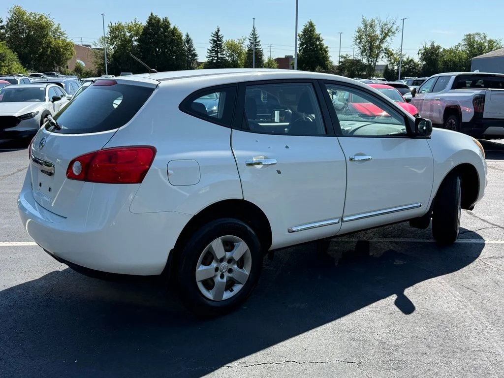Used 2014 White Nissan S image 7
