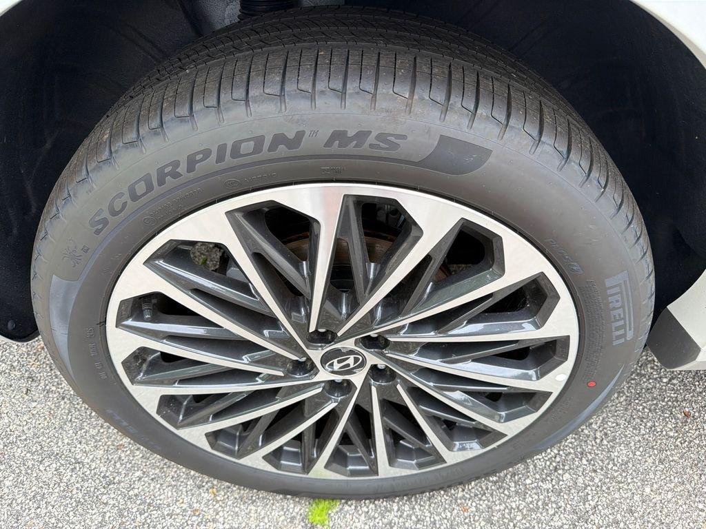 New 2026 White Hyundai Calligraphy FWD image 17