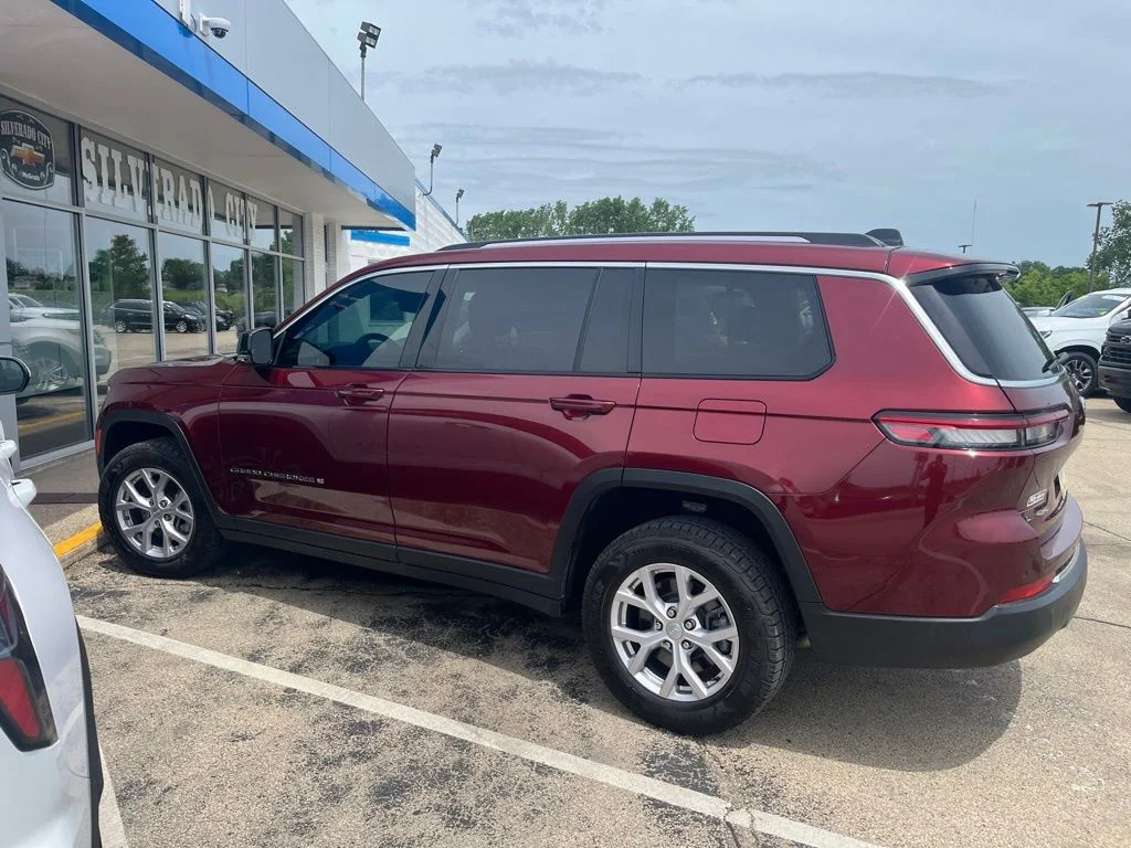 Certified Used 2022 Red Jeep Limited image 2