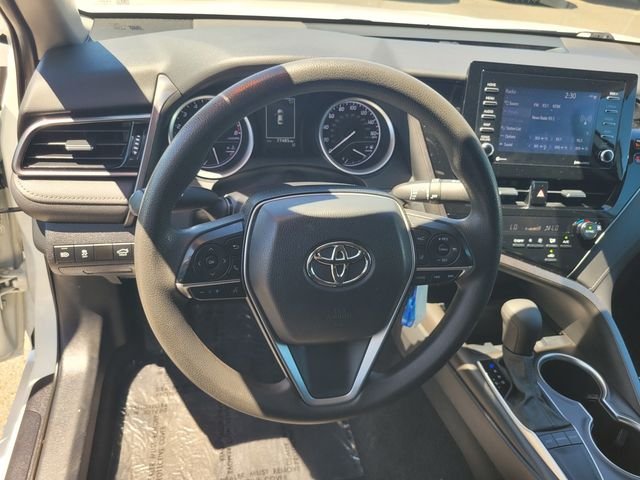 Used 2022 White Toyota LE image 30