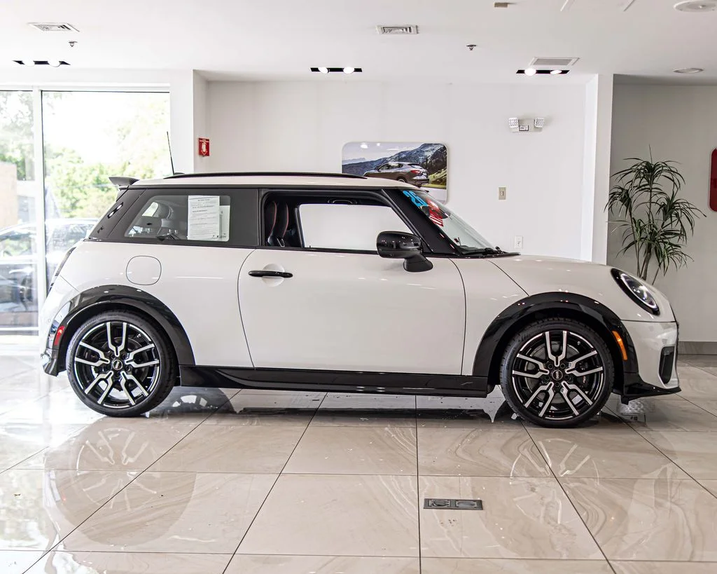 Used 2026 White MINI Signature Plus image 9