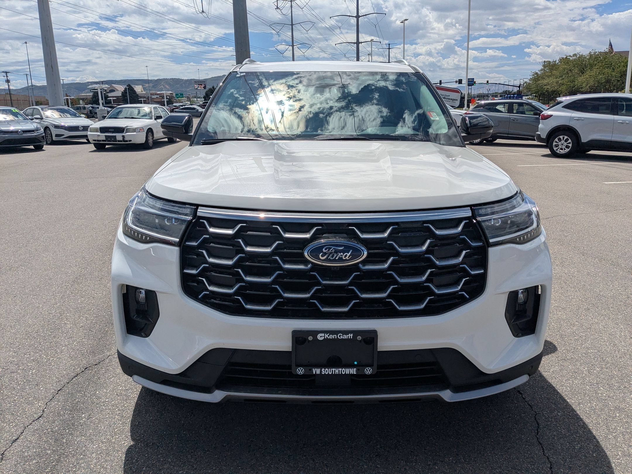 Used 2025 White Metallic Ford Platinum image 9