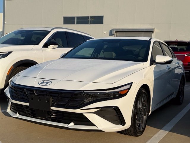 Used 2025 White Hyundai Limited image 4