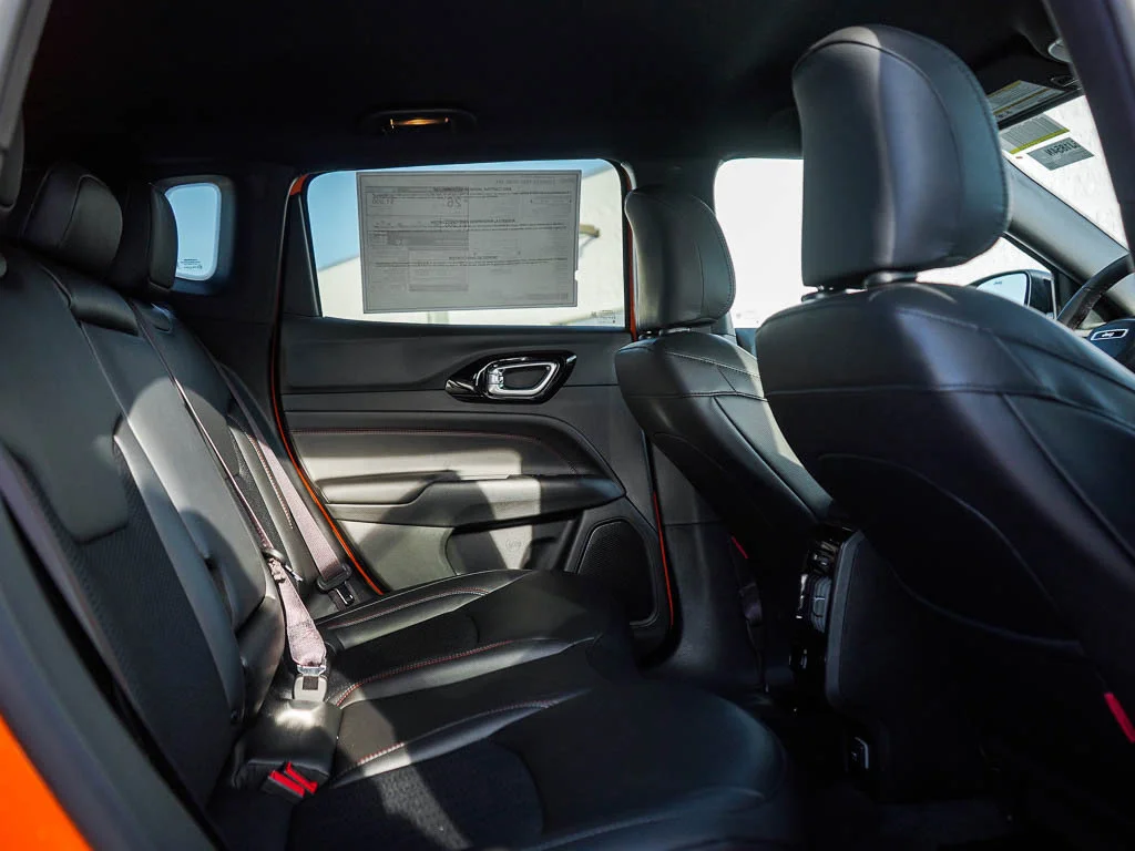 New 2026 Diamond Black Crystal Pearlcoat Jeep Trailhawk image 13