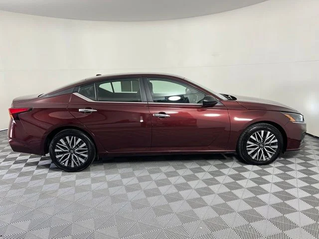 Used 2025  Nissan 2.5 SV image 8