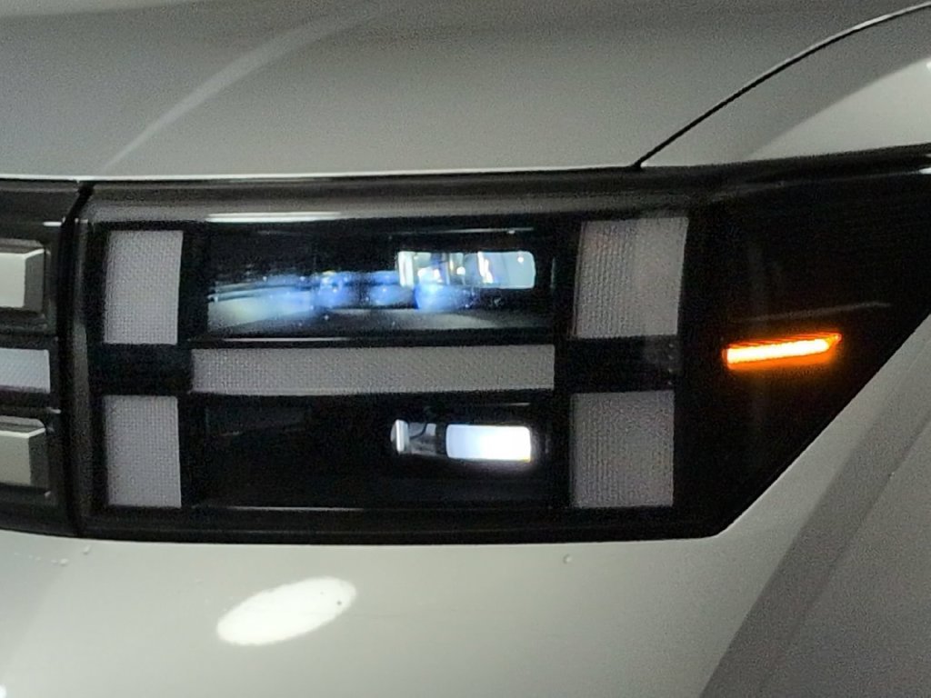 2025 Hyundai Santa Fe SE - Photo 12