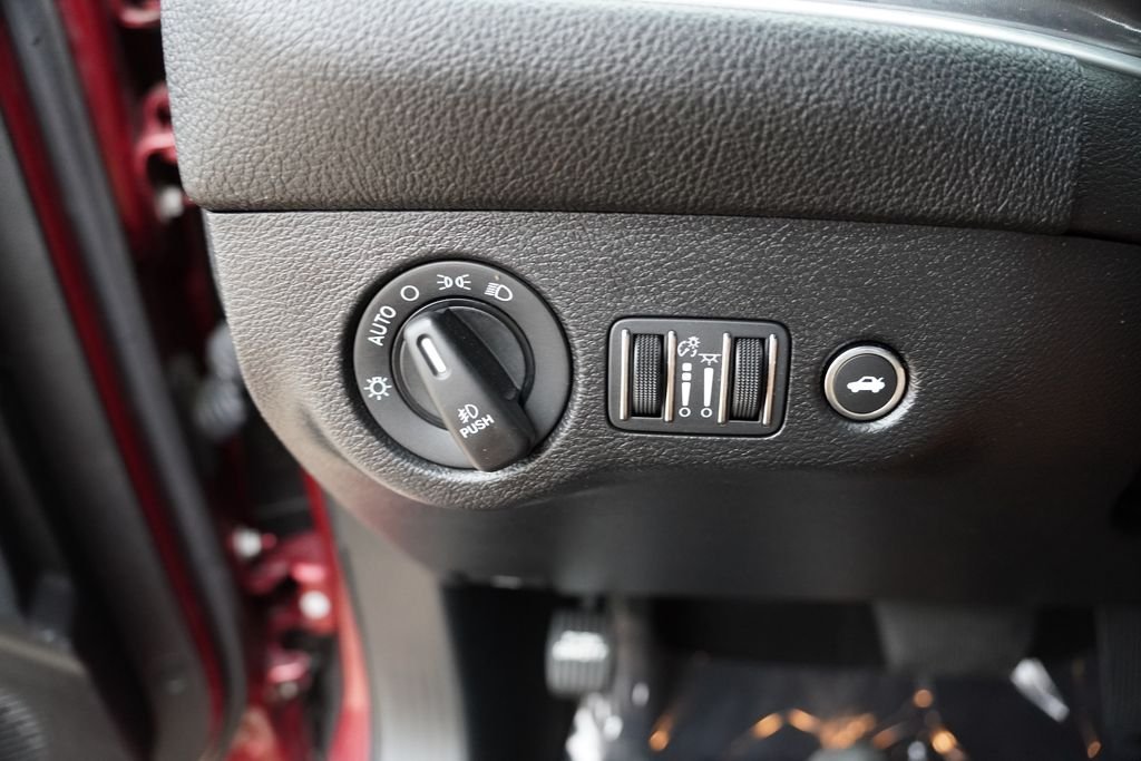 Used 2022 Red Dodge SXT image 19