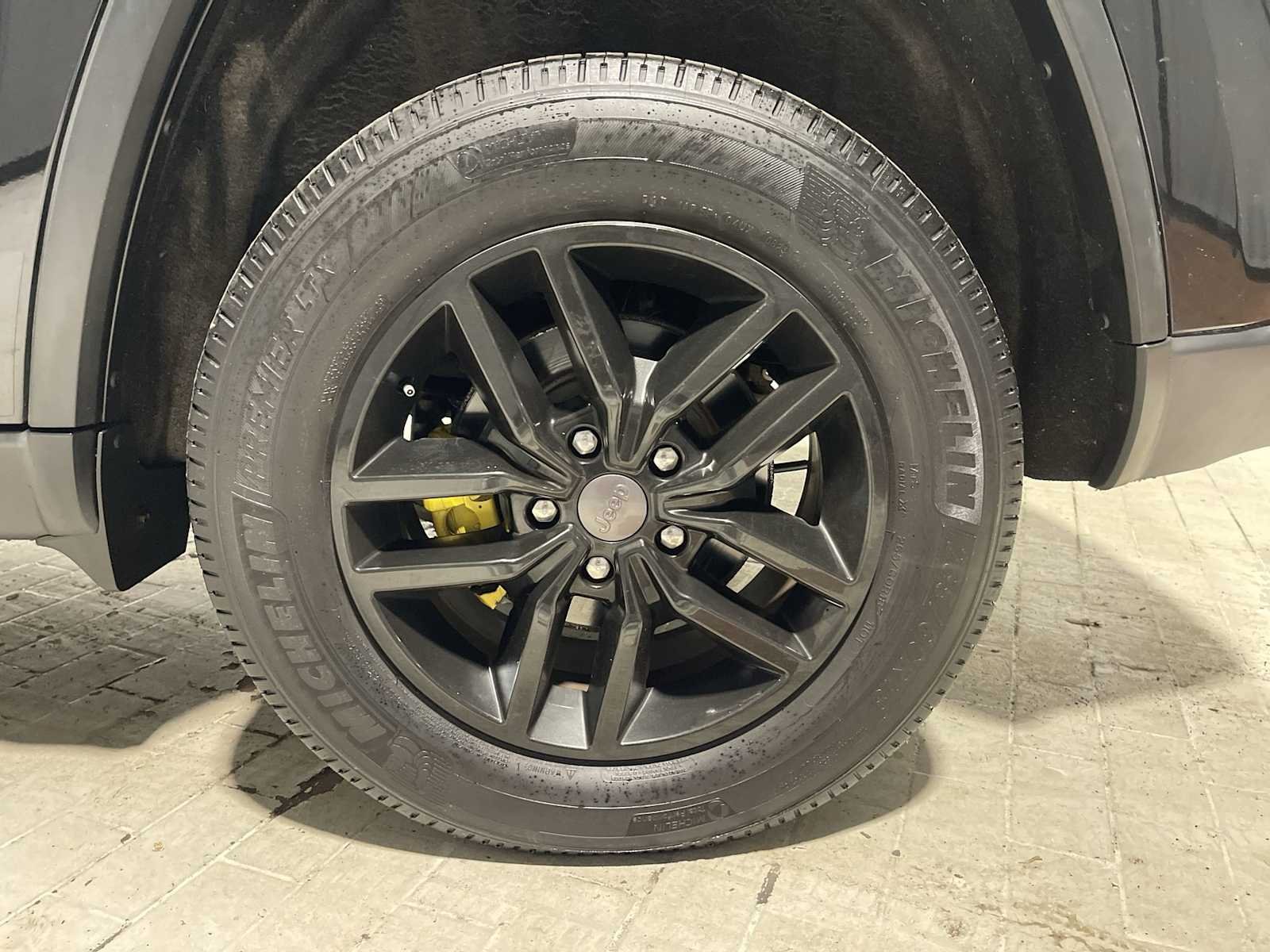 Used 2019 Diamond Black Crystal Pearlcoat Jeep Limited image 8