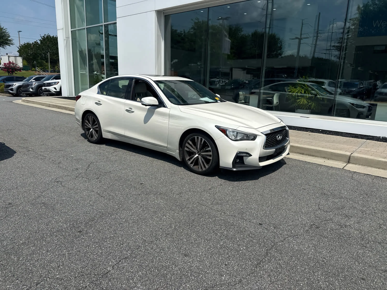 Used 2021 Majestic White INFINITI 3.0t SENSORY image 2