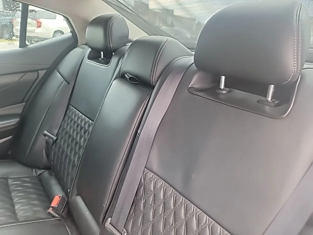 Used 2023 Silver Nissan Platinum image 12