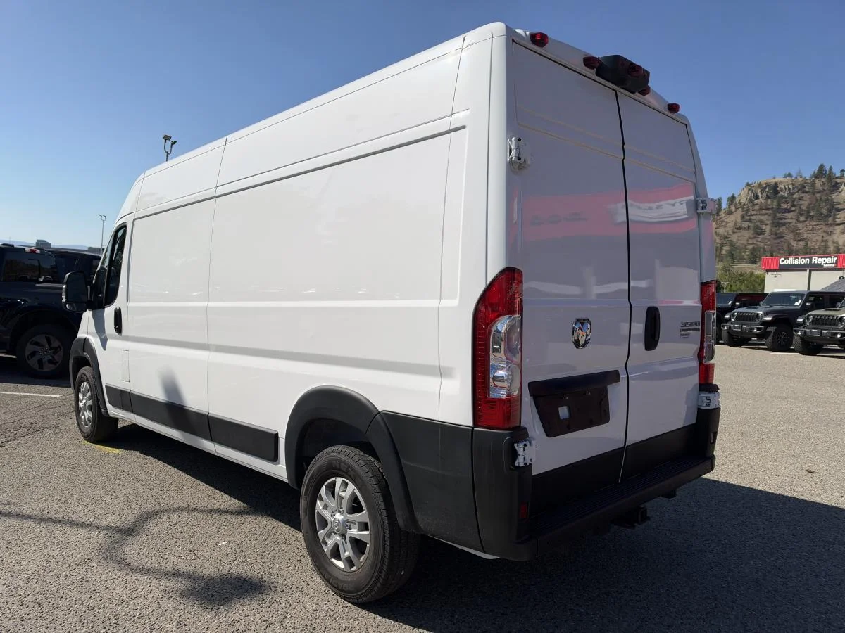 Used 2025 White RAM SLT image 4