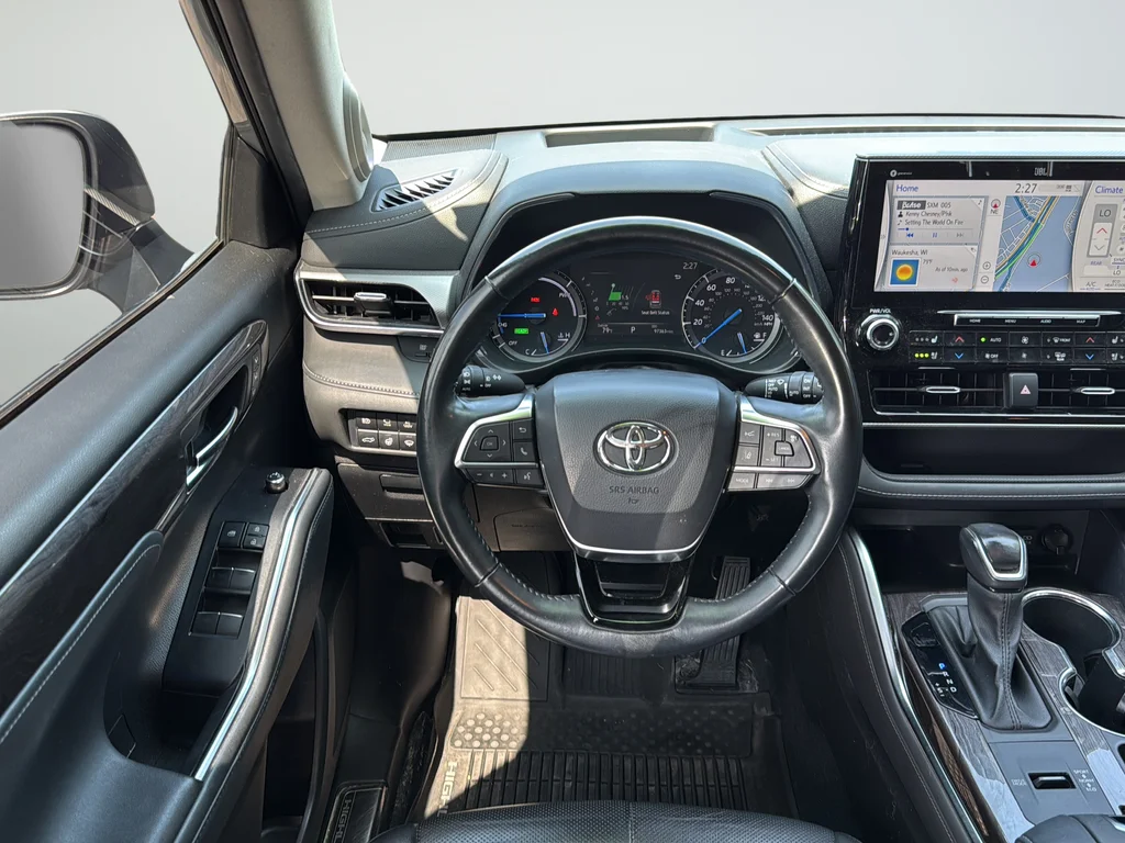 Used 2021 Silver Toyota Platinum image 42
