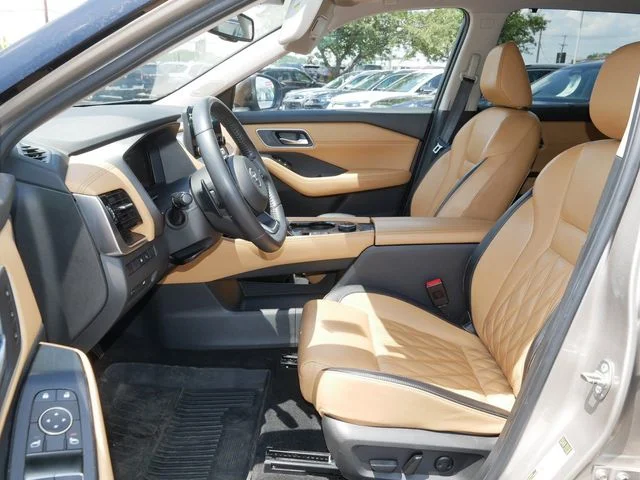 Used 2021 Gold Nissan Platinum image 12