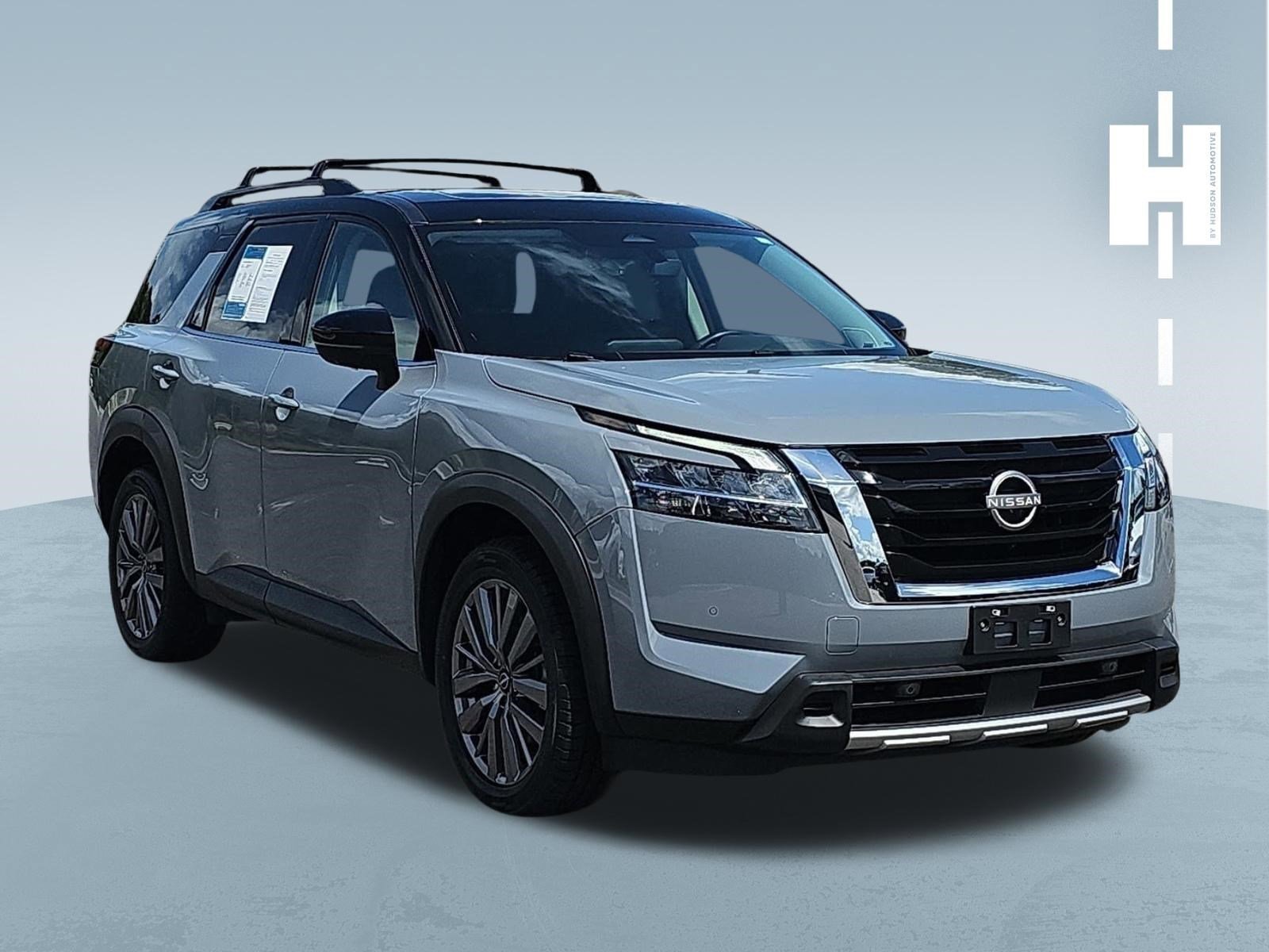 2023 Nissan Pathfinder SL 4WD's photo
