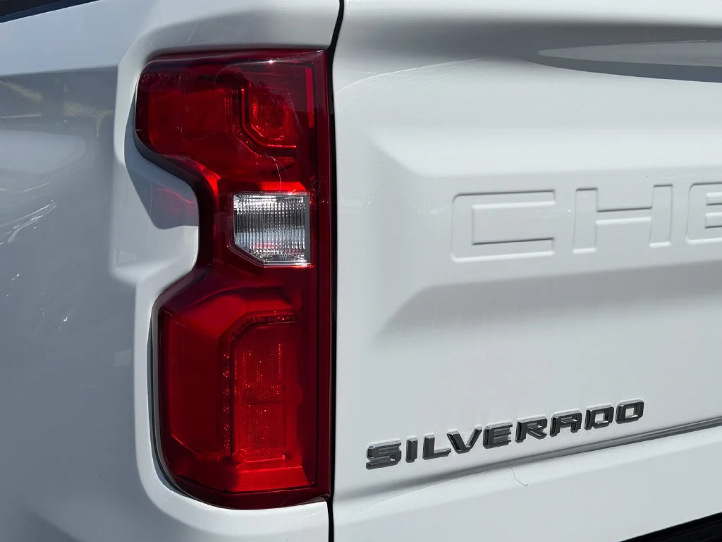 Used 2025 Summit White Chevrolet LTZ image 10