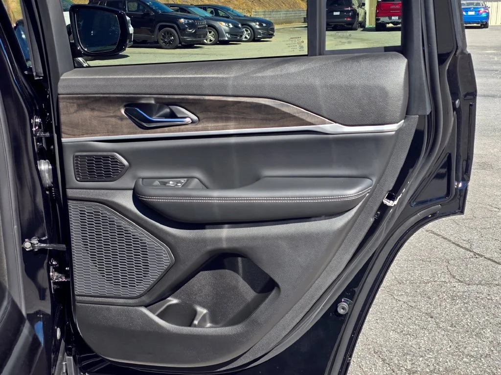 New 2027 Black Jeep Limited image 38