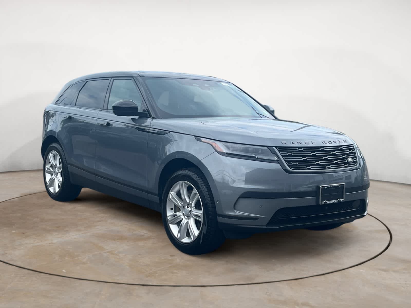 Certified Used 2026 Zadar Grey Premium Metallic Land Rover S image 7