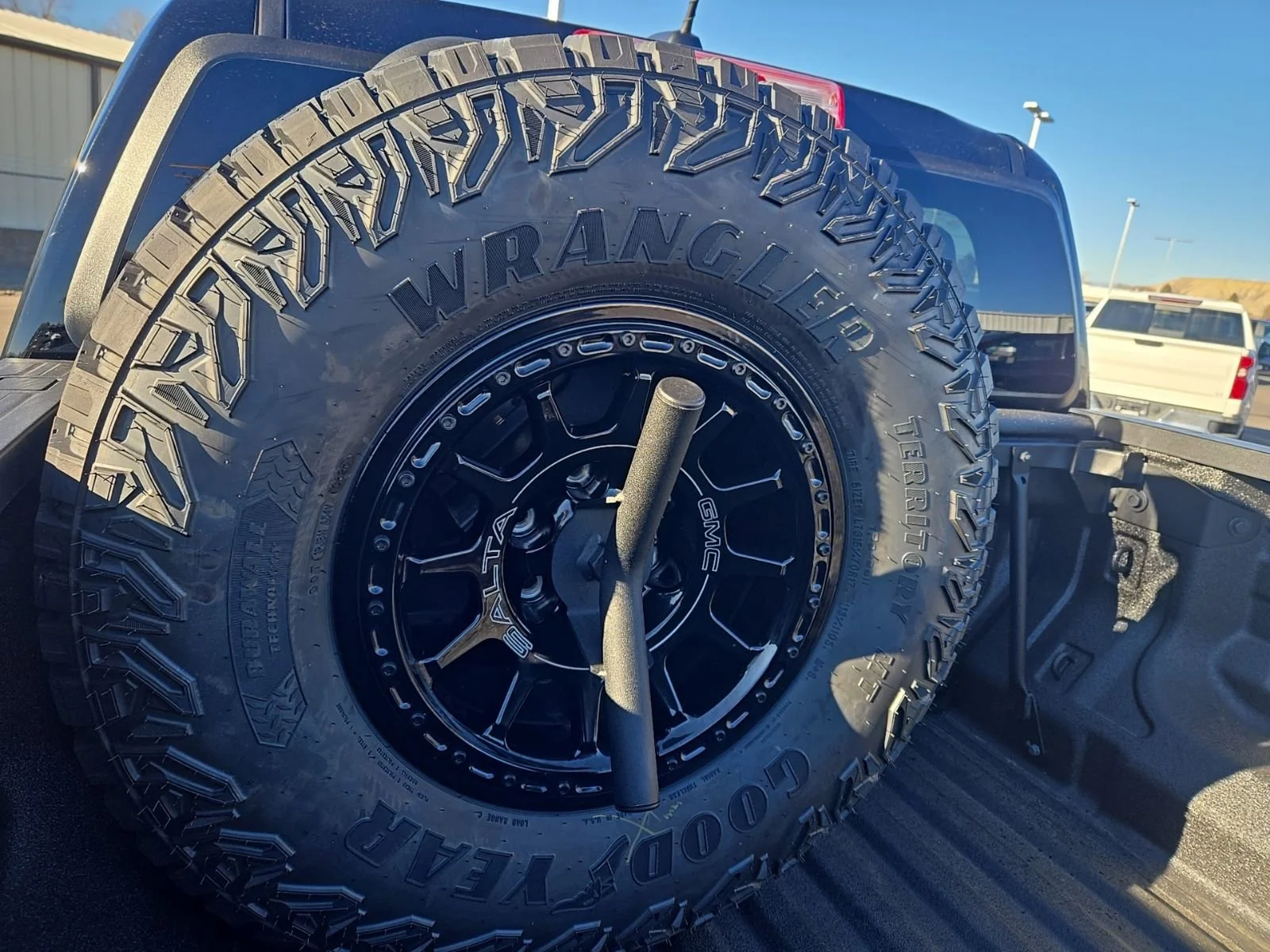 2026 GMC Canyon AT4X - Photo 14