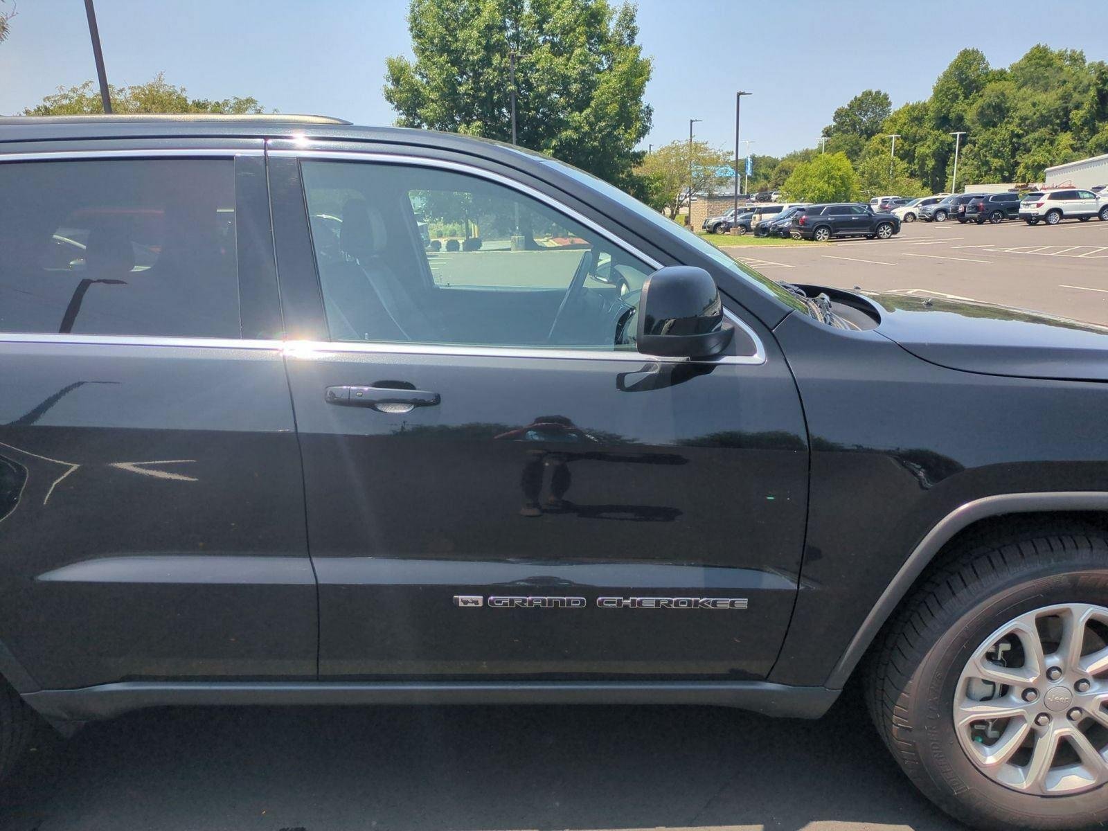 Used 2022 Diamond Black Crystal Pearlcoat Jeep Laredo X image 37