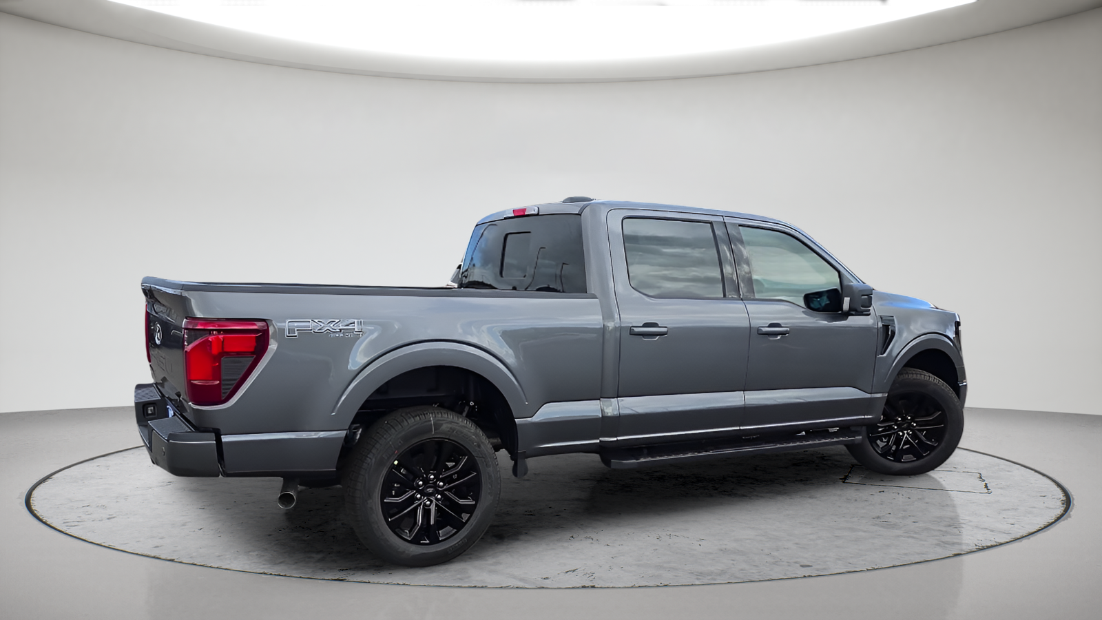New 2026 Carbonized Gray Metallic Ford XLT image 6