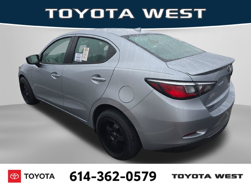 Used 2019  Toyota LE image 4