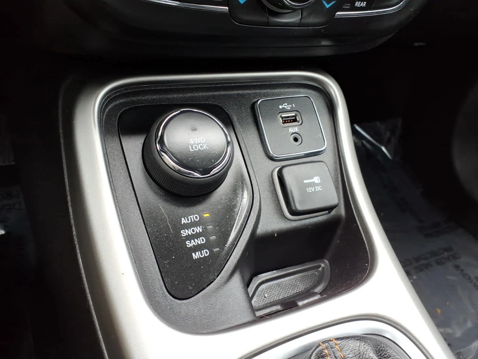 Certified Used 2020 Jazz Blue Pearlcoat Jeep Latitude image 24