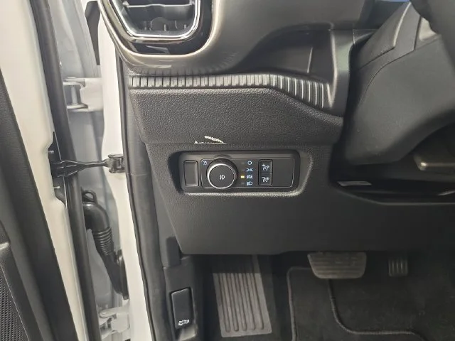 New 2026 Oxford White Ford XLT image 36