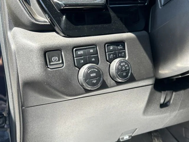 Used 2022 Ash Chevrolet ZR2 image 34