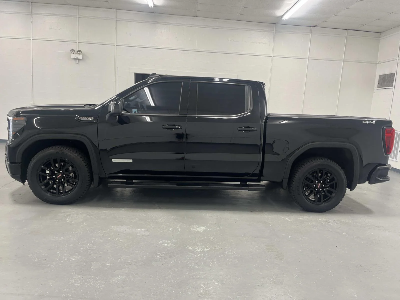 Certified Used 2024 Onyx Black GMC Elevation image 5