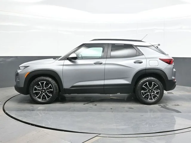 Used 2023 Gray Chevrolet ACTIV image 4