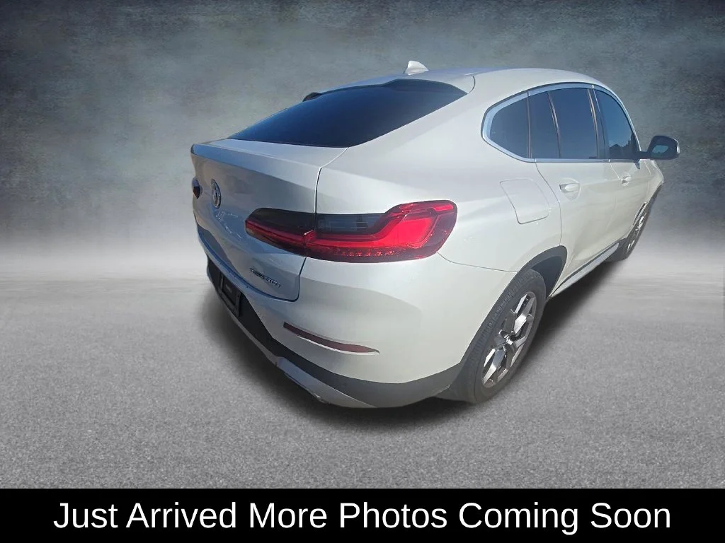 Used 2025 White BMW xDrive30i image 3