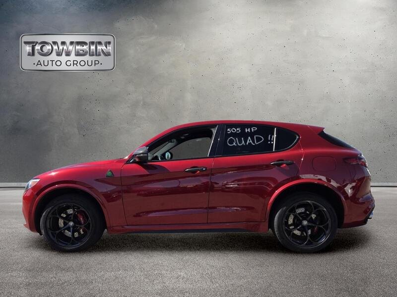 Used 2018 Rosso Competizione Tri-Coat Alfa Romeo AWD image 7