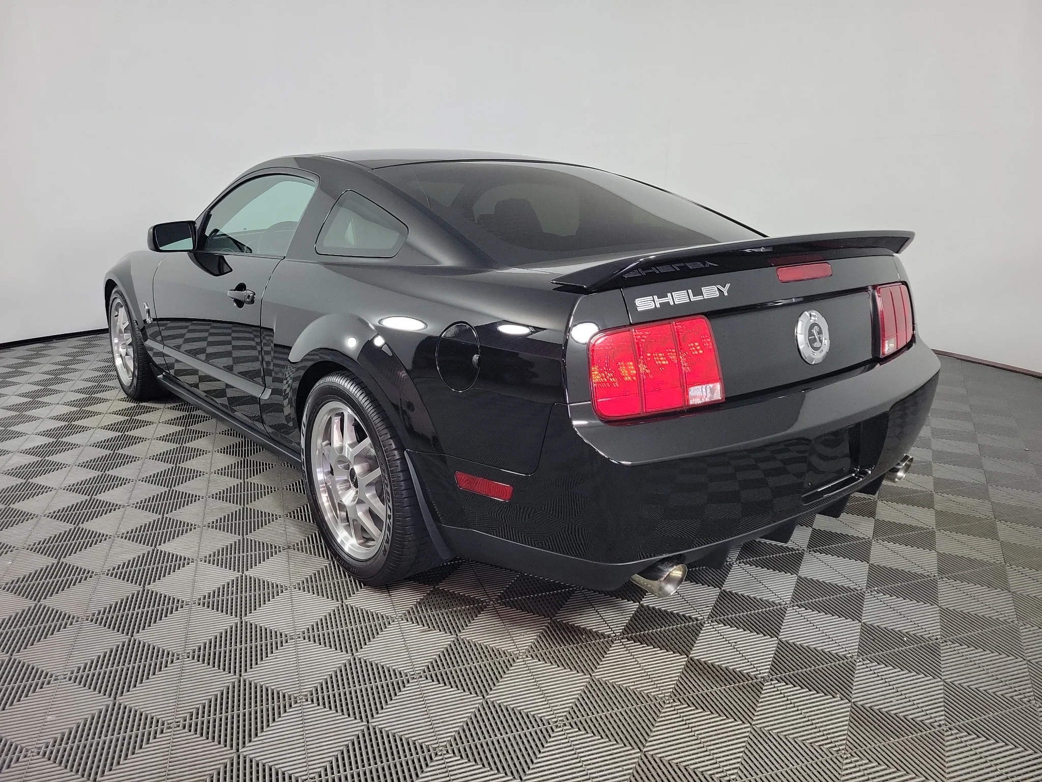 Used 2008 Ebony Clearcoat Ford Shelby GT500 image 8
