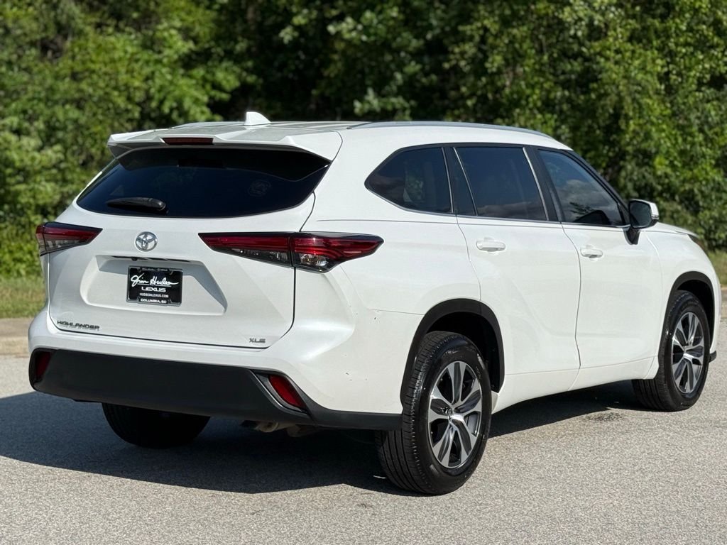 Used 2023 Beige Toyota XLE image 11