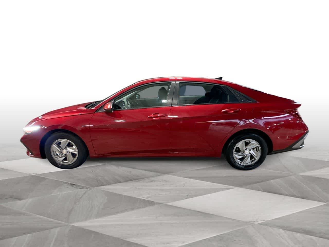 2025 Hyundai Elantra SE - Photo 5