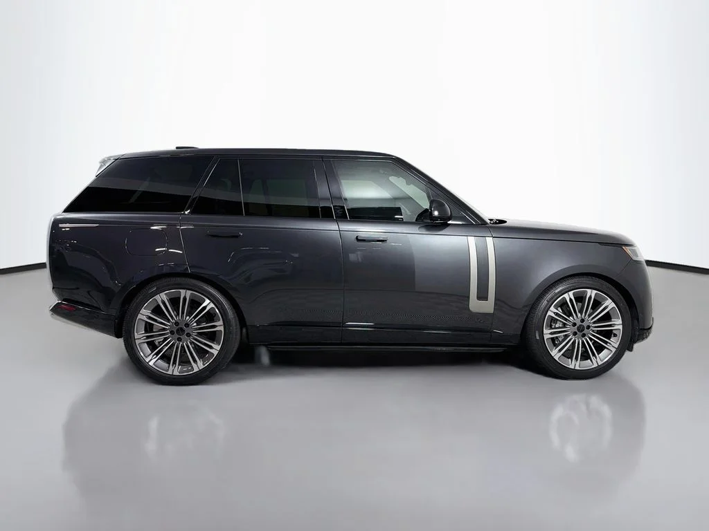 New 2026 Carpathian Gray Premium Metallic Land Rover SE image 4
