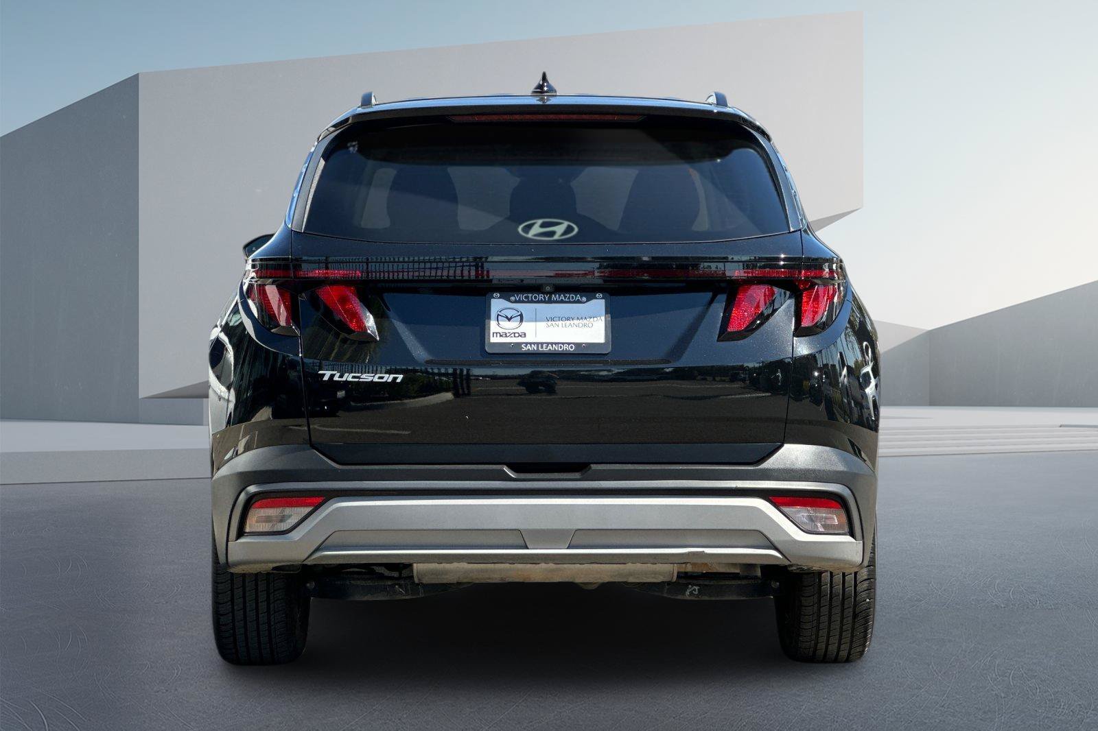 Used 2025 Black Hyundai SEL image 5