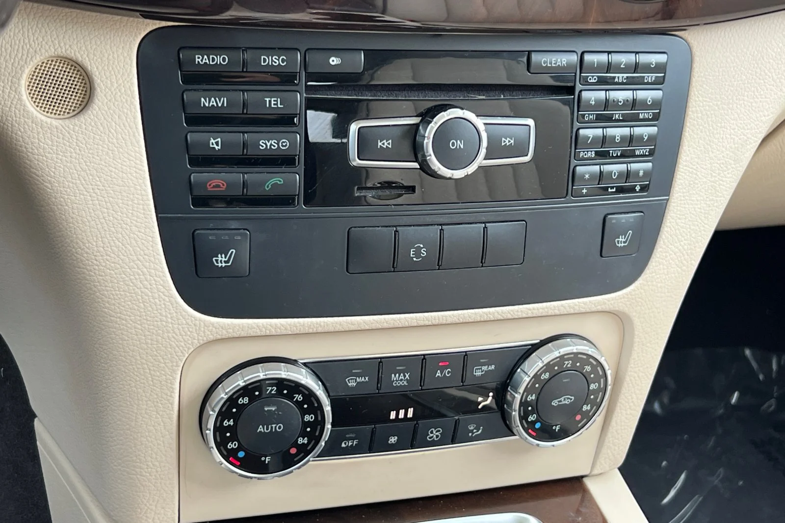 Used 2014  Mercedes-Benz GLK 250 image 22