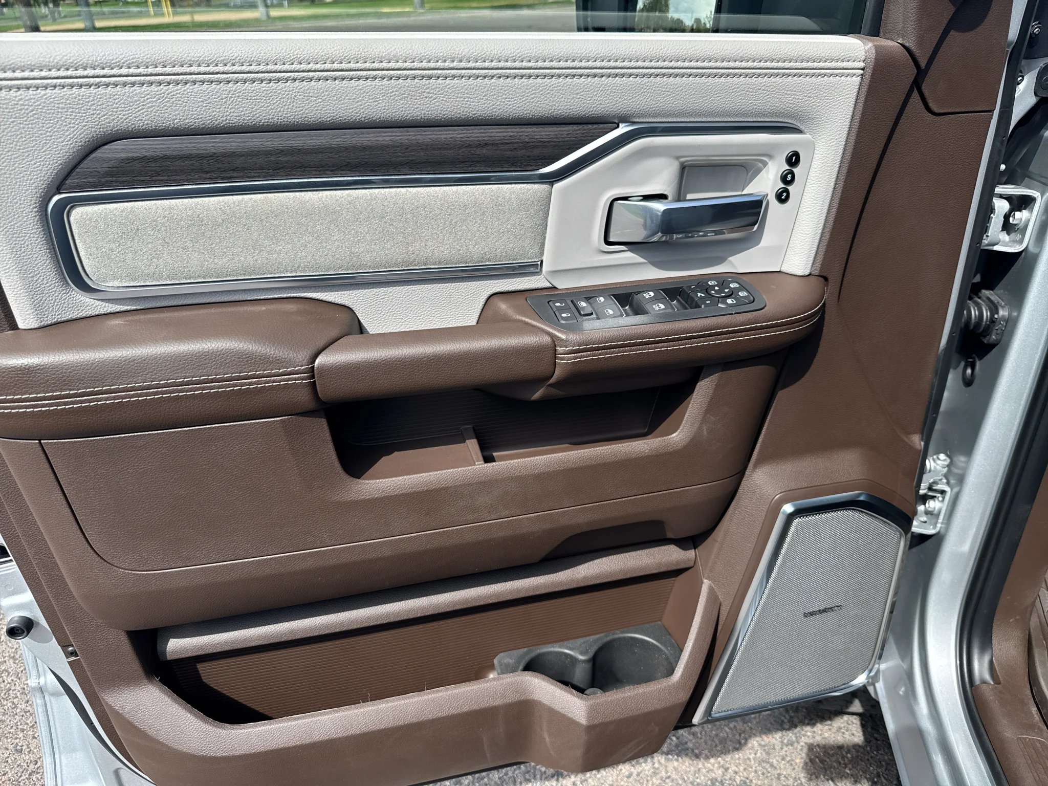New 2027 Silver-Zynith Exterior Paint RAM Laramie image 24