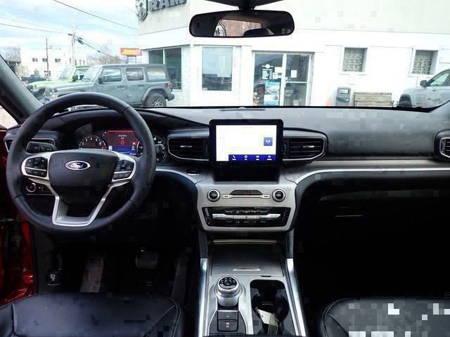 Used 2023 Red Ford XLT image 17