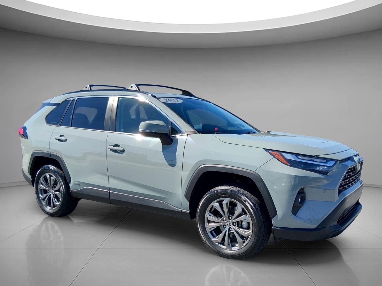 Used 2022 Lunar Rock Toyota XLE Premium image 7