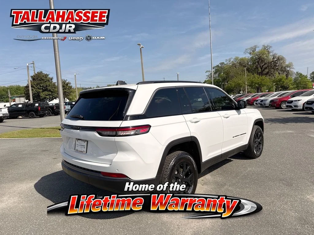 New 2026 Bright White Clear-Coat Exterior Paint Jeep Altitude image 3