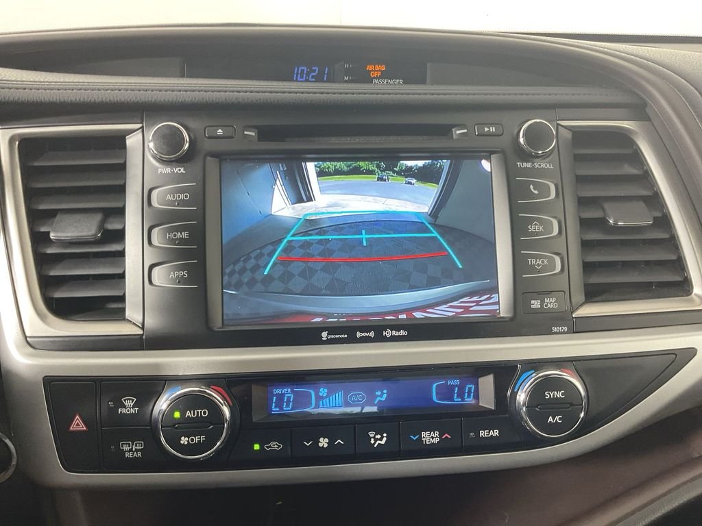 Used 2017 Silver Toyota XLE image 12