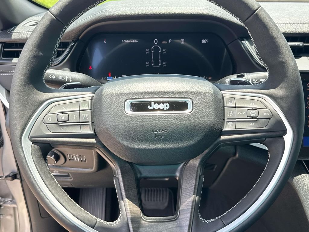 New 2026 Silver Zynith Exterior Paint Jeep Altitude image 43