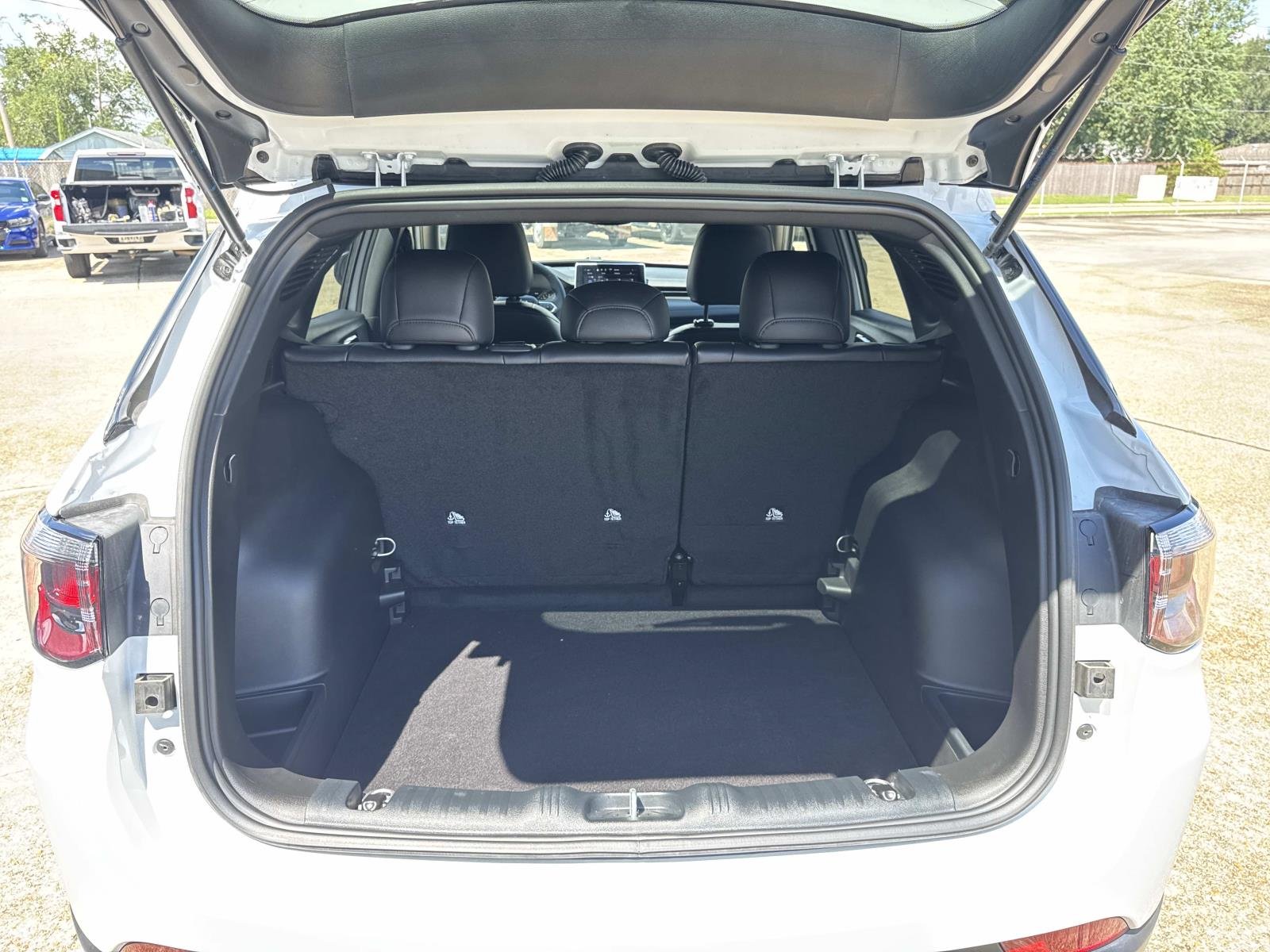 New 2026 Bright White Clearcoat Jeep Latitude Altitude image 6