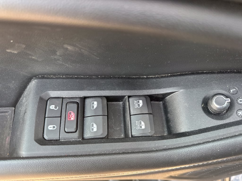 Used 2024 Black Jeep Altitude image 38