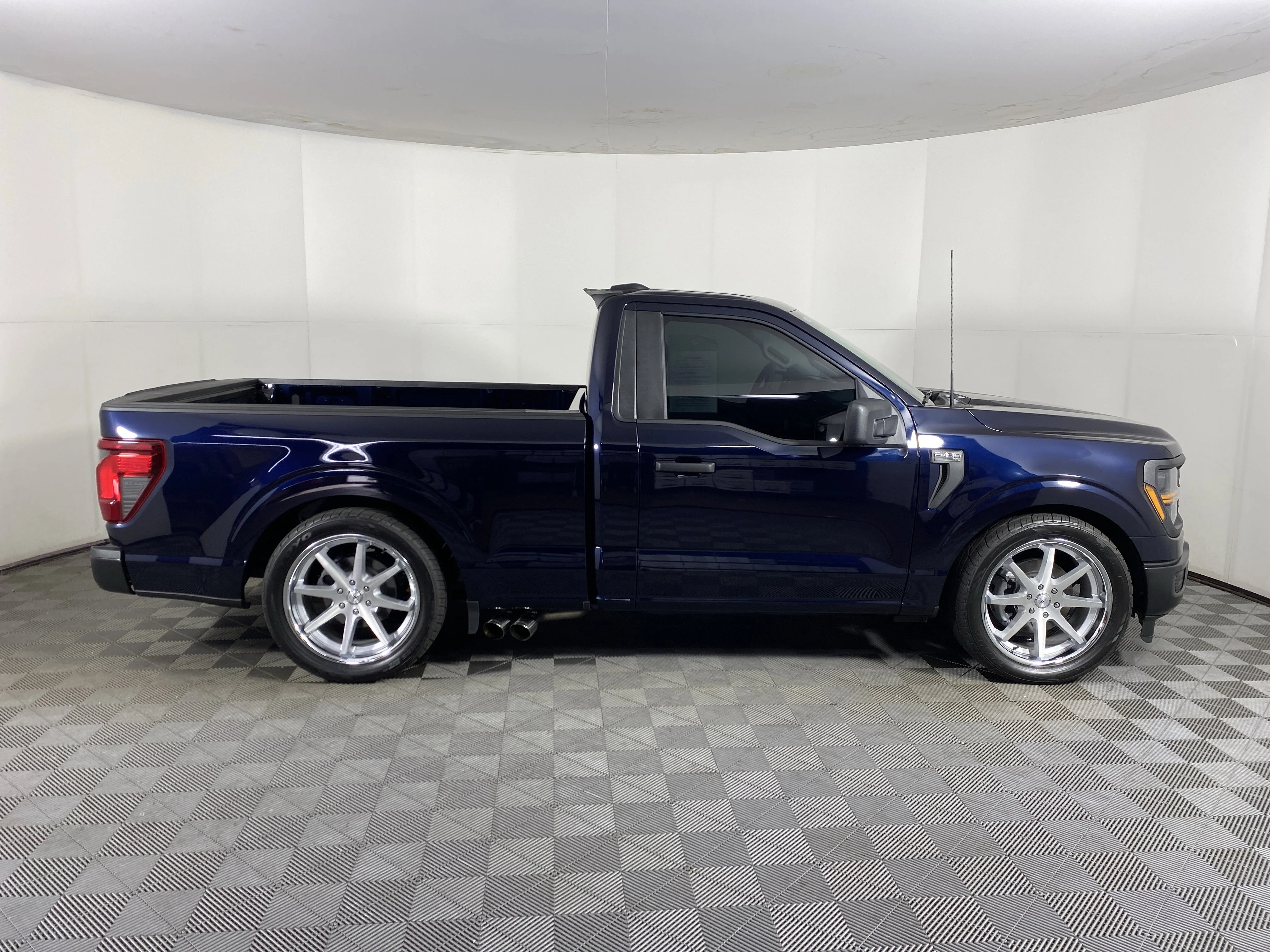 Used 2025 Blue Metallic Ford XL image 5