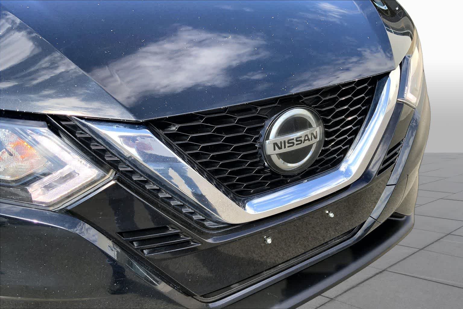 Used 2020 Magnetic Black Pearl Nissan S image 28
