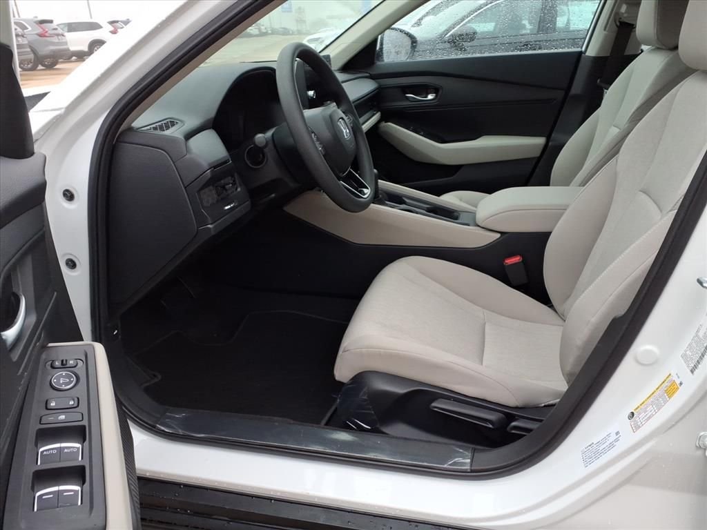 New 2026 Platinum White Pearl Honda LX image 15